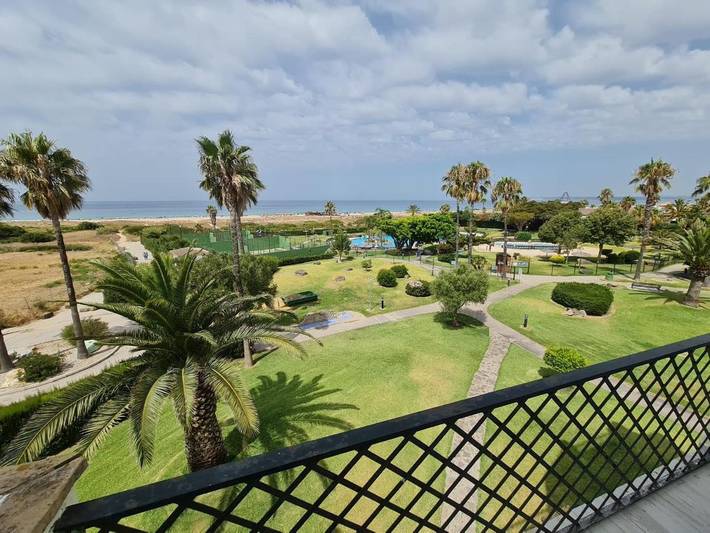 Apartamento de vacaciones para 8 personas, con vistas además de jardín y piscina, Se admiten mascotas - 1