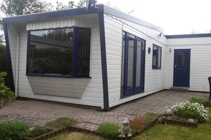 Chalet für 4 Personen, mit Garten und Pool in Petten