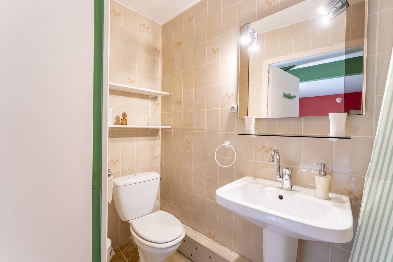 Zimmer 'Chambre Verte' mit privatem Pool, gemeinsamer Terrasse und Wi-Fi in Crillon-le-Brave, Parc naturel régional du Mont-Ventoux
