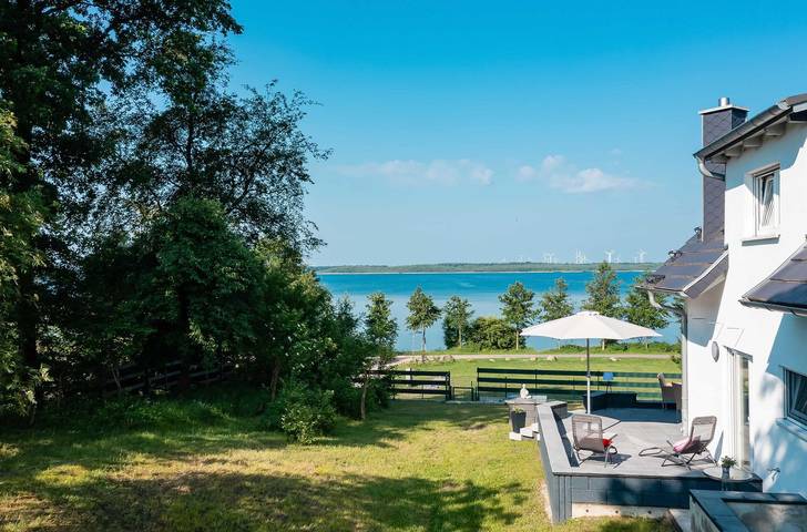 Ferienhaus für 3 Personen, mit Seeblick und Garten in Alt Schwerin