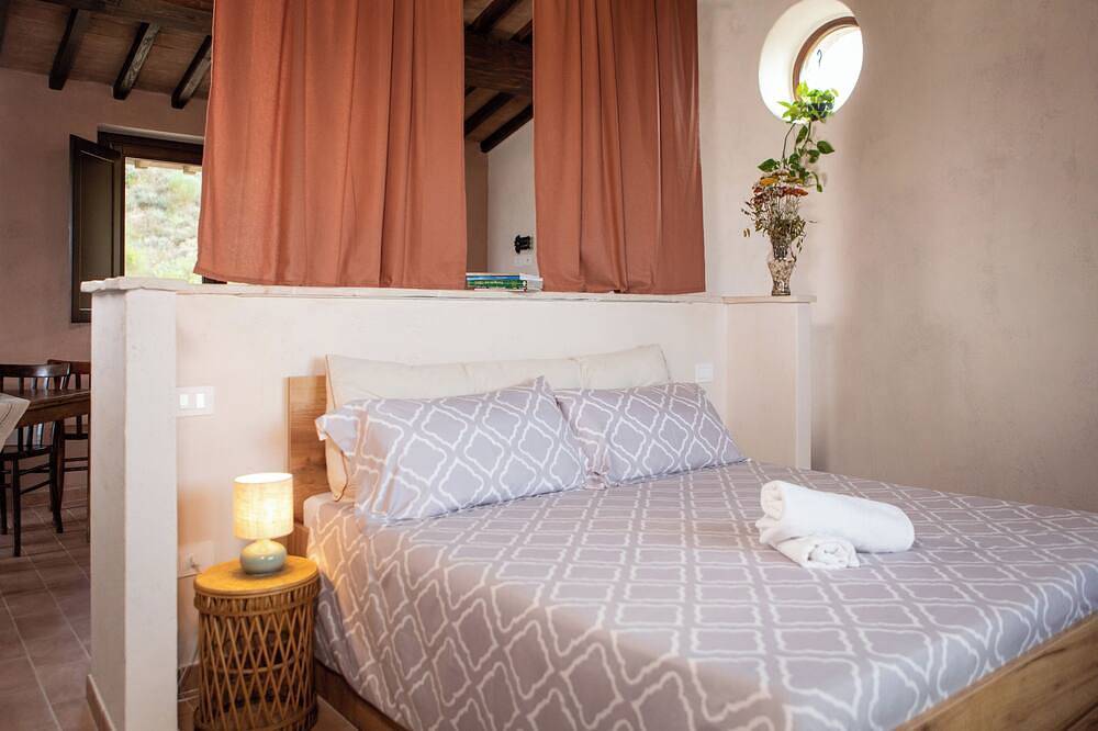 Cielo apartment, farmhouse panoramic view in the woods in the center of Umbria in Gualdo Cattaneo, Perugia Provinz