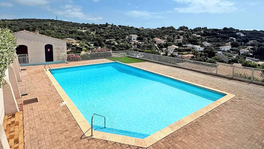 Villa voor 4 personen, met terras en zwembad in Sainte-Maxime
