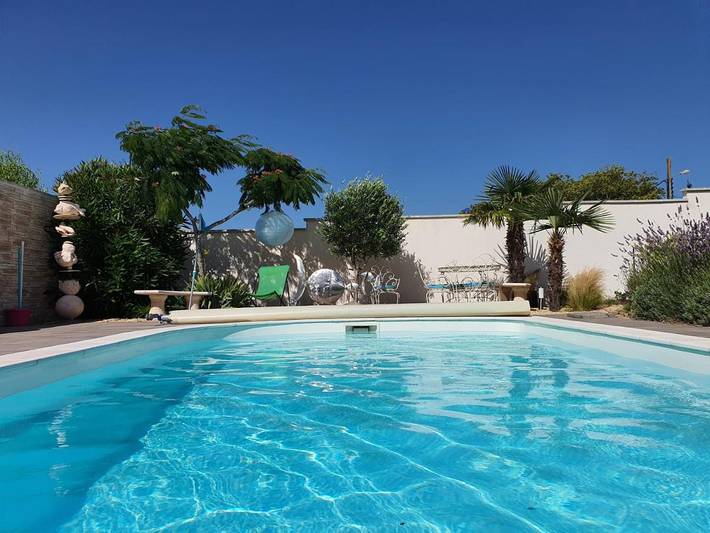 Appartement de vacances pour 4 personnes, avec piscine ainsi que jardin et vue