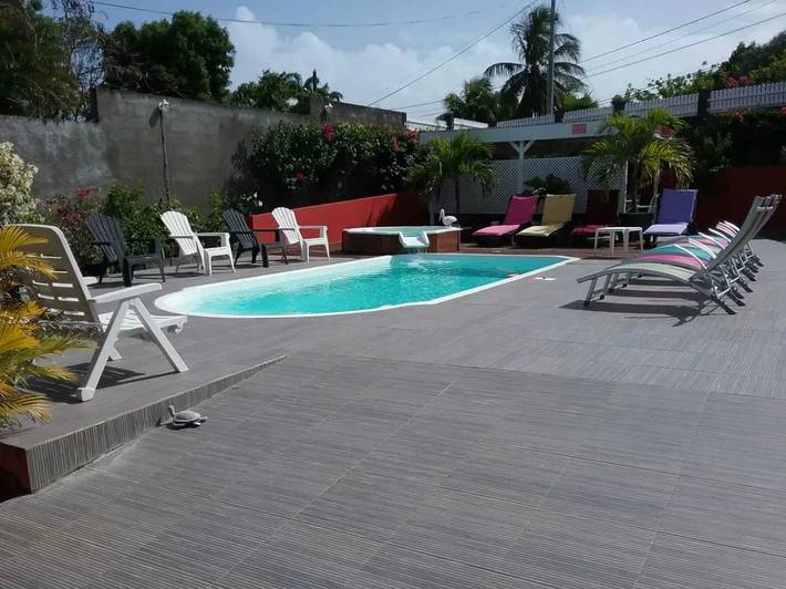 Location de vacances pour 4 personnes, avec balcon et piscine à Sainte-Anne