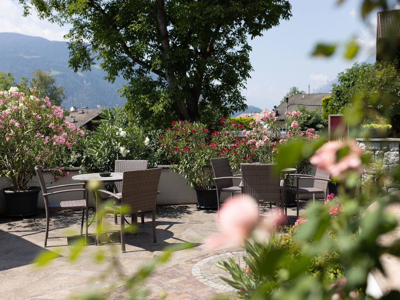 Ganze Ferienwohnung, Garni Juval - Doppelzimmer mit Südbalkon und Sitzecke in Dorf Tirol, Texelgruppe