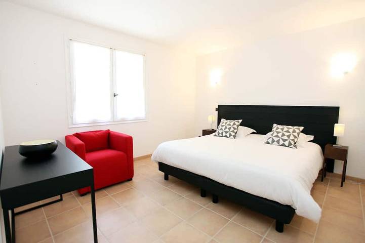 Villa with a breathtaking view, in a quiet countryside,  <br>One week minimum rent in Saint-Jeannet, Mediterranean Coast (France)
