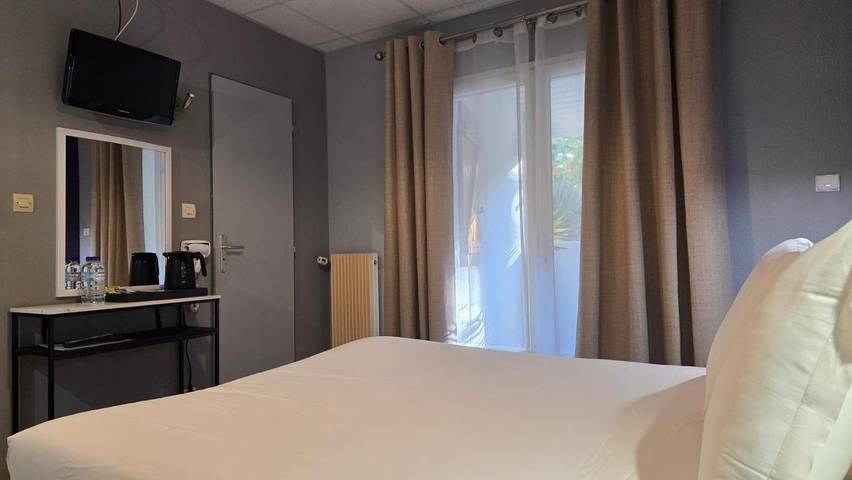 Hôtel pour 2 personnes, avec terrasse et jardin ainsi que vue et piscine à Saint-Paul-de-Fenouillet - 2