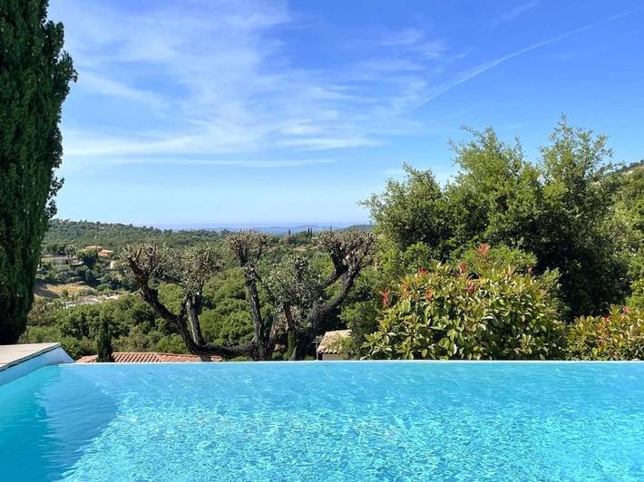 Location de vacances pour 8 personnes, avec vue ainsi que piscine et terrasse dans Golf de Valcros - 2