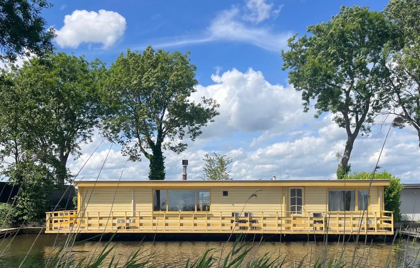 Prachtig gelegen 2-persoons woonboot in Giethoorn met uitzicht op de Weerribben-Wieden in Giethoorn, Nationaal Park Weerribben-Wieden