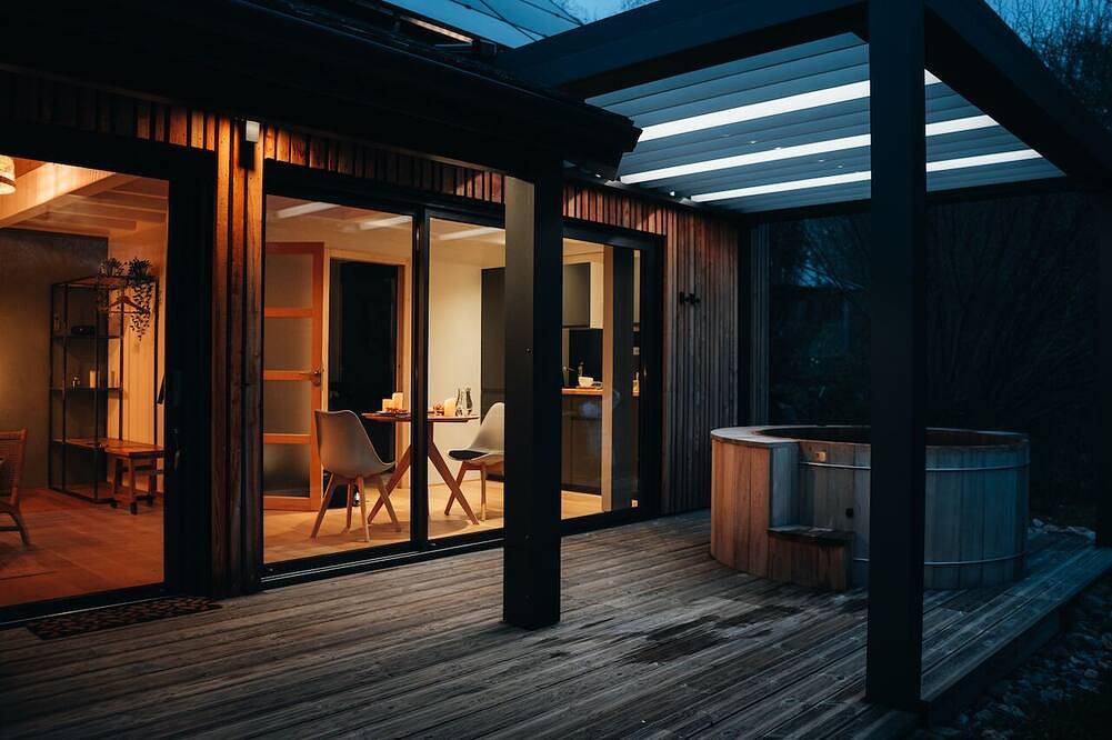 Lodge Haut de Gamme avec Spa privatif en pleine nature dans le Cantal in Champs-sur-Tarentaine-Marchal, Parc naturel régional des Volcans d'Auvergne