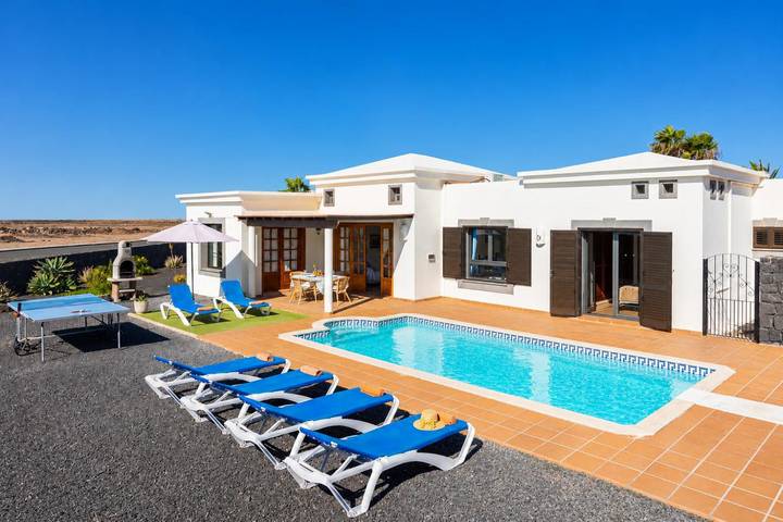 Ferienhaus für 6 Personen, mit Meerblick und Balkon sowie Terrasse und Garten