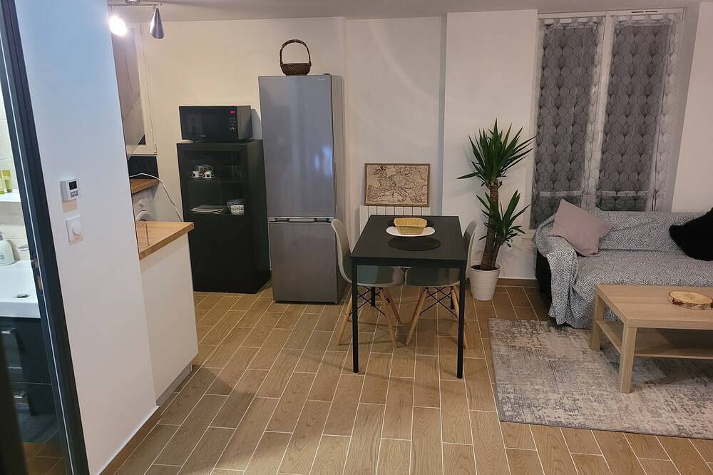 Appartement entier, Appartement à 15 mn en train de Paris et à 20 mn en voiture de L'aéroport Roissy in Groslay, Val-d'Oise
