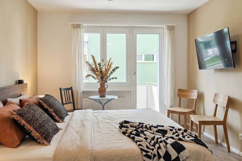 Entire apartment, Studio w/ Balcony & Modern Amenities (202-16) in Zurich, Zurich Prealps