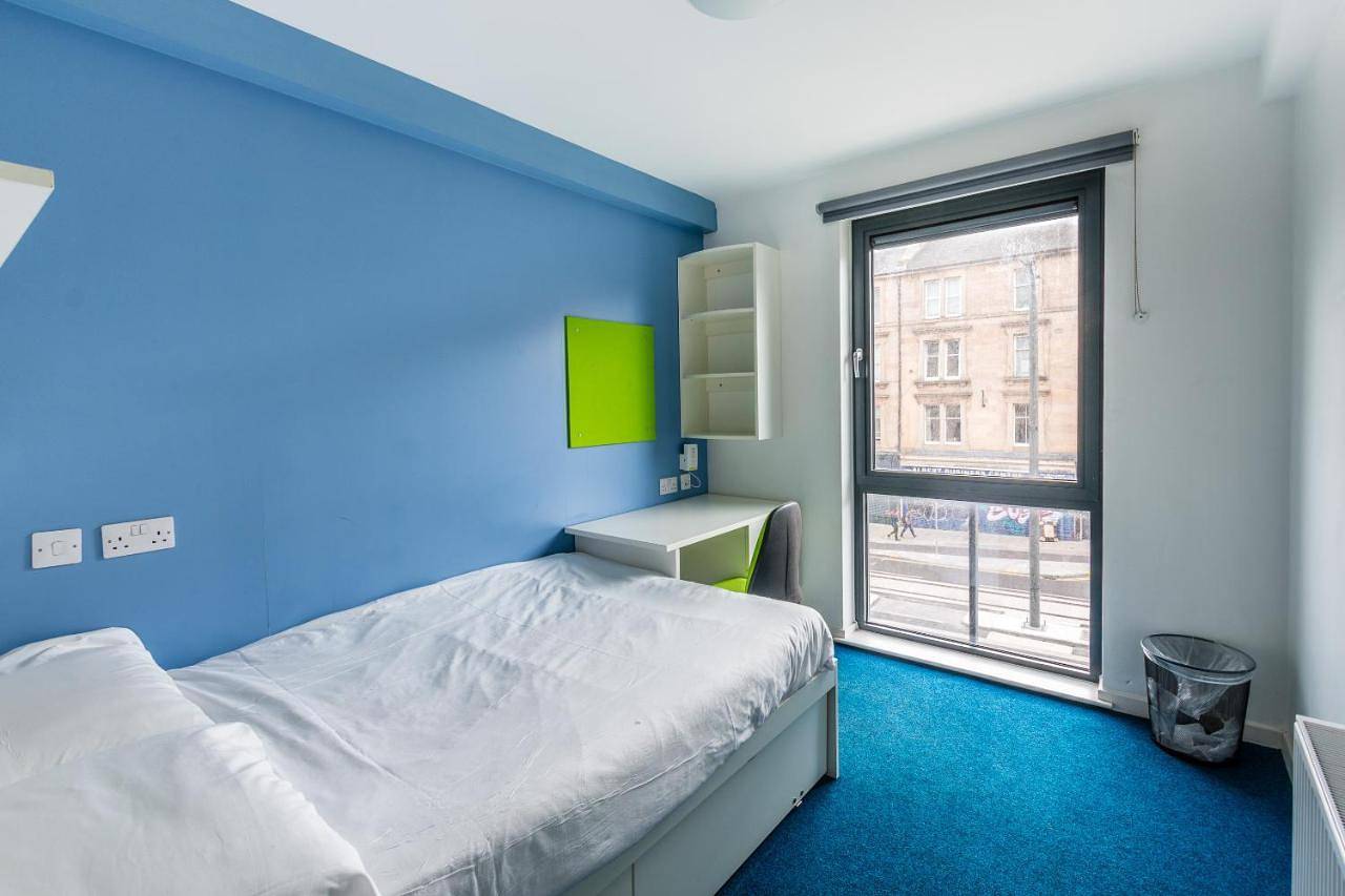 Entire holiday apartment, Double Room with Private Bathroom in Leith, Edinburgh