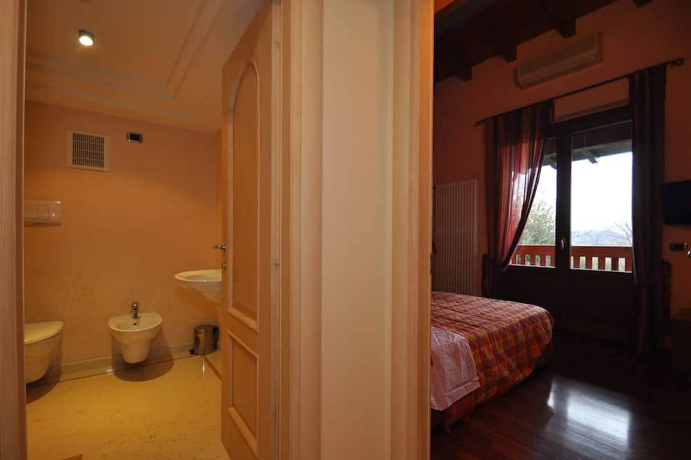 Villa Garden verwarmd privézwembad en airconditioning in alle kamers in Lonato, Garda Bergen