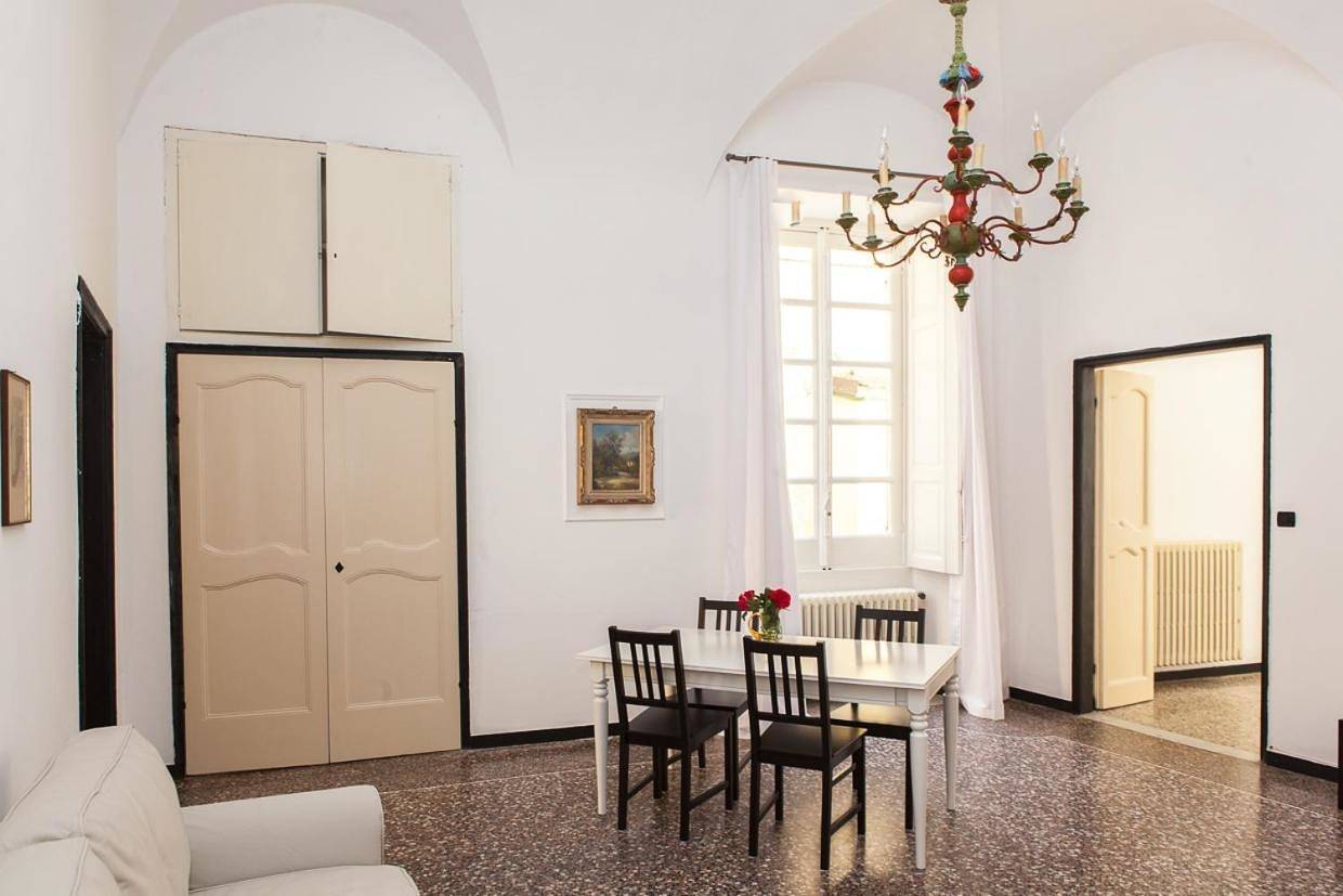 Casa Carducci - Spacious historical home close to the beach in Porto Maurizio, Imperia