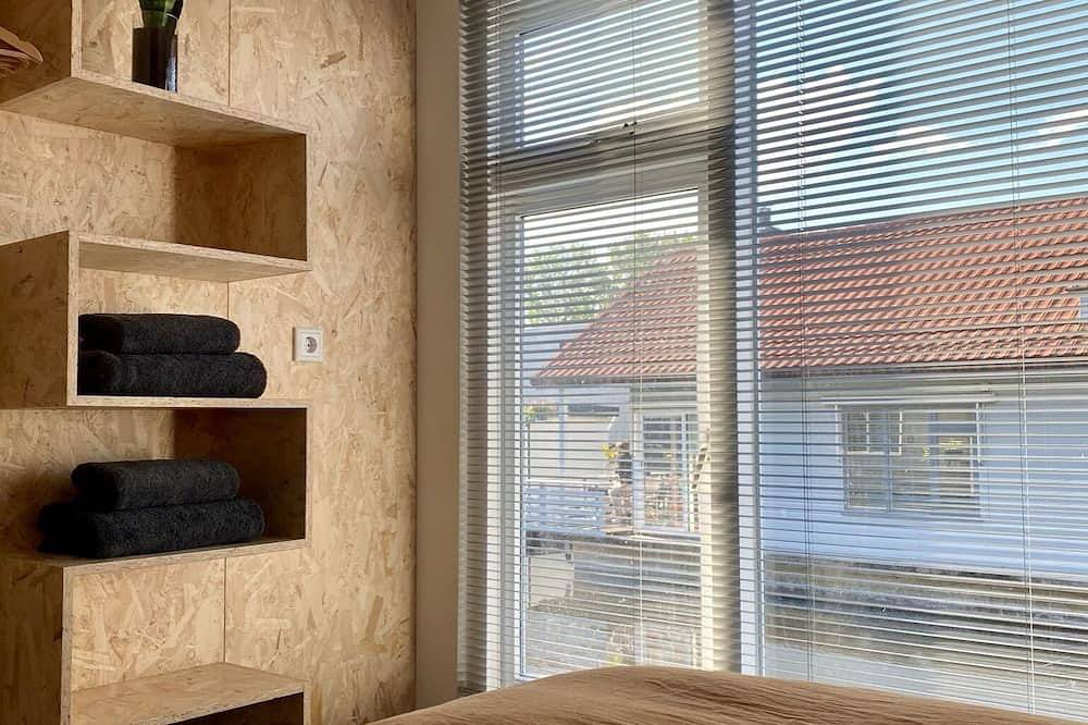 Geheel appartement, Woonboot met privé studio vlakbij het centrum en Rai middenin het stadse groen in Amsterdam Oud-Zuid, Noord-Holland