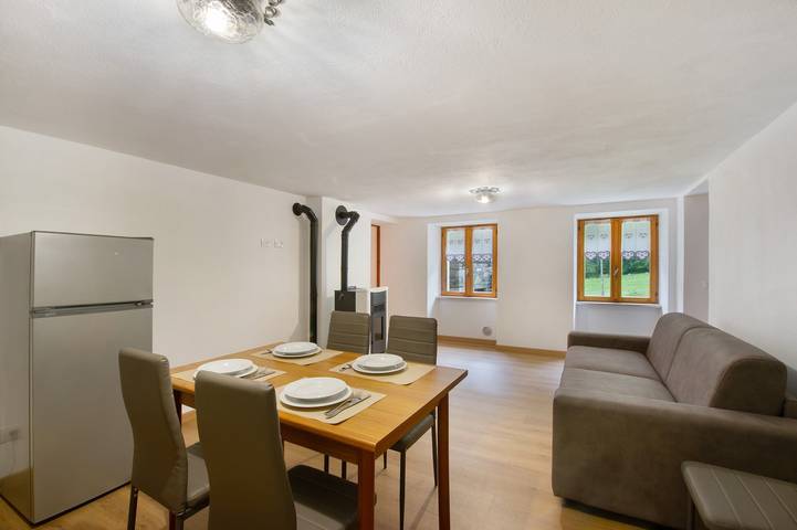 Hel lejlighed, Apartment 'Luéisch Ketschu 1' with Mountain View, Shared Garden and Wi-Fi in Riccourt, Comune di Issime