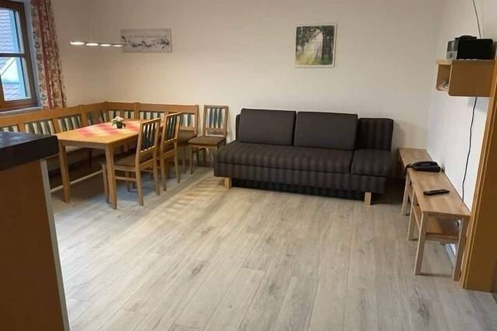 Ganze Wohnung, Gemütliche Ferienwohnung (62qm) mit zwei Schlafzimmern und Balkon in Theisseil, Naturpark Nördlicher Oberpfälzer Wald