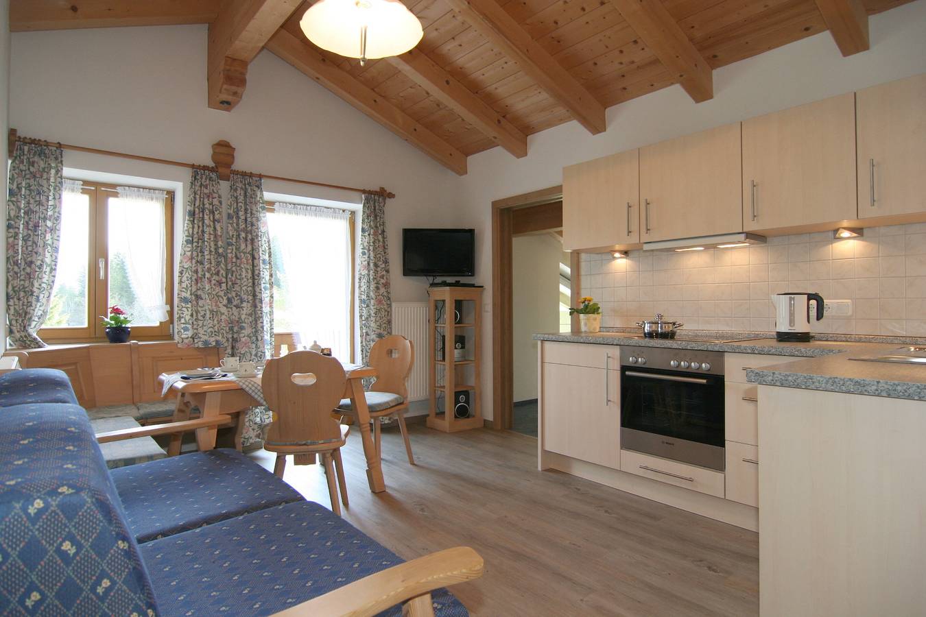 Ganze Ferienwohnung, Fluchthäusl Ferienwohnung - Ferienwohnung Blaueis, 1-2 Personen, Balkon, W-Lan, 1 Schlafzimmer in Hintersee, Ramsau bei Berchtesgaden