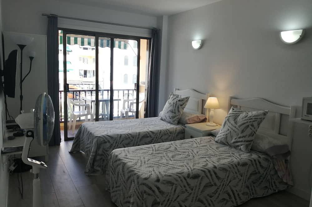 Entire apartment, Cozy studio in Los Cristianos Beach. in Los Cristianos, Arona