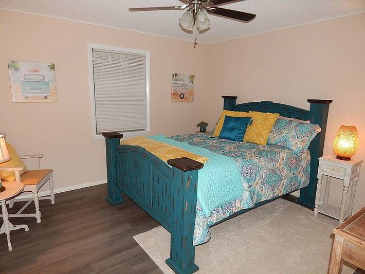 Vacation rental for 6 people, with yard and hot tub in Lake Hamilton