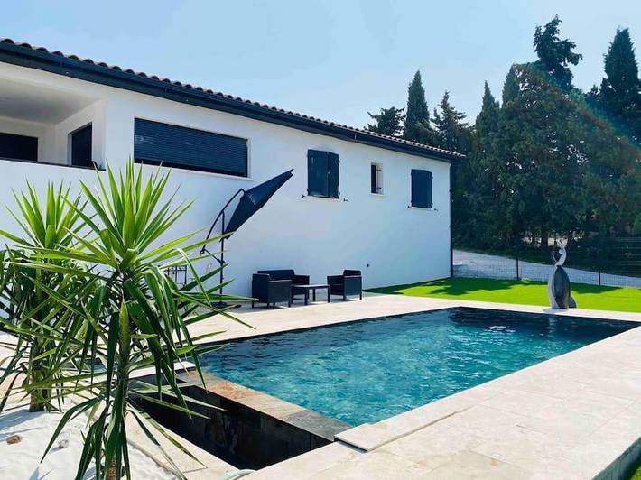Villa pour 10 personnes, avec vue et balcon ainsi que piscine et jardin dans Lauragais