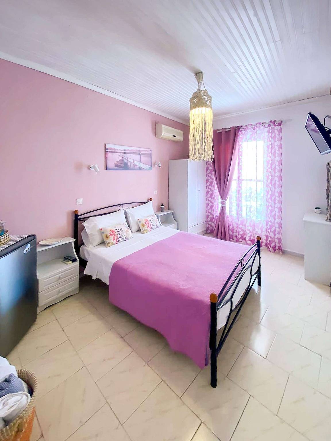 Hel leilighet, Alonnisos Beachfront Getaway - Cozy Summer Gem in Patitíri, Alonissos