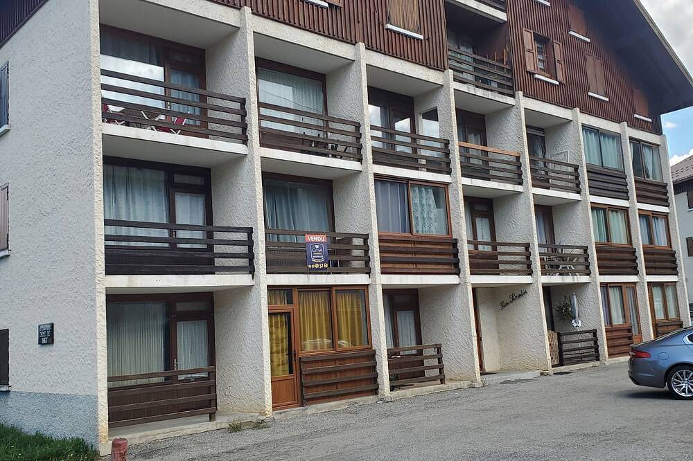 Ganze Wohnung, Les Serintes - 3-room apartment - 5-minute walk to the slopes! in Saint-Léger-les-Mélèzes, Nationalpark Écrins