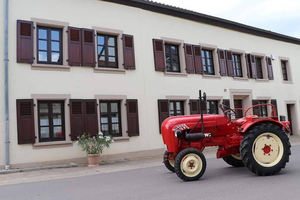 Ganze Wohnung, Ferienhaus zum roten Traktor - Ferienhaus, Dusche, Wc, 3 Schlafräume in Perl, Saar-Nahe-Bergland
