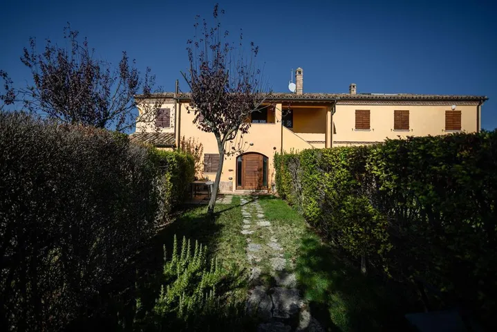 Appartamento vacanze per 4 persone, con panorama e giardino, adatto a famiglie con bambini - 1