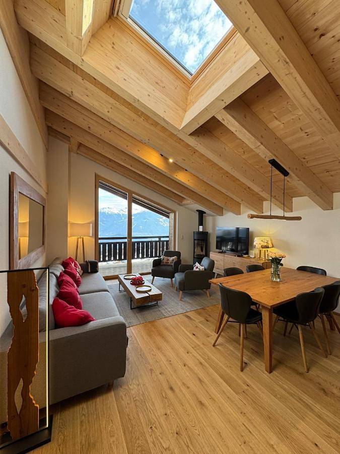 Ferienwohnung für 6 Personen, mit Balkon und Terrasse sowie Ausblick in Ayent