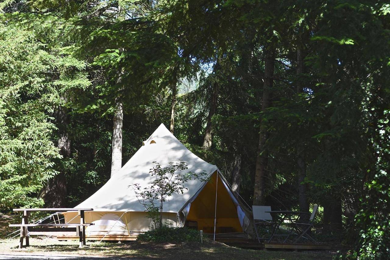 Glamping at Camping La Source in Saint-Pierre-d'Argençon, Région de Gap