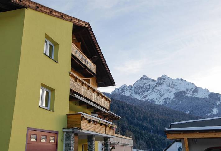 Ferienhaus für 10 Personen, mit Ausblick und Balkon sowie Sauna, kinderfreundlich im Stubaital