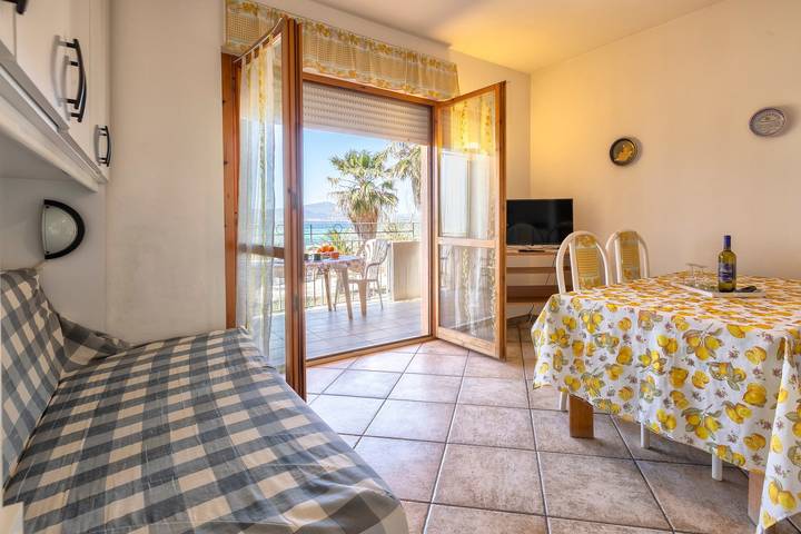 Apartamento entero, Apartamento "Giallo Celeste" con vistas al mar, balcón y Wi-Fi in Pivarada, Alguer