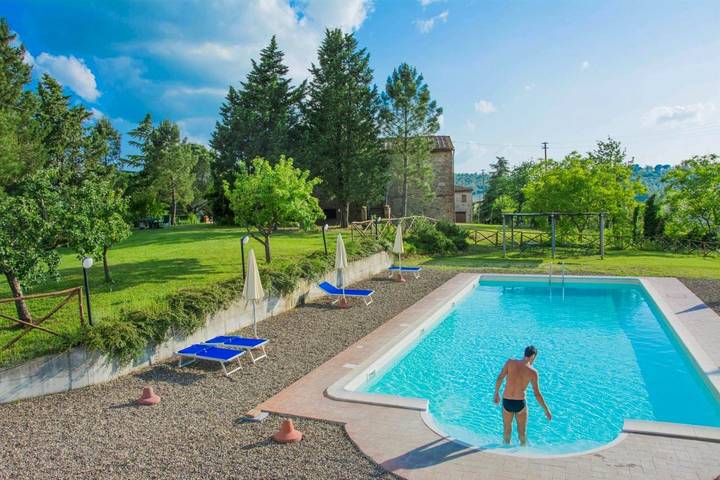 Maison de campagne pour 3 personnes, avec jardin ainsi que vue et piscine, animaux acceptés à Buonconvento - 4