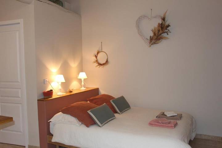 Location de vacances pour 2 personnes, avec vue ainsi que jardin et piscine à Montségur-sur-Lauzon - 3