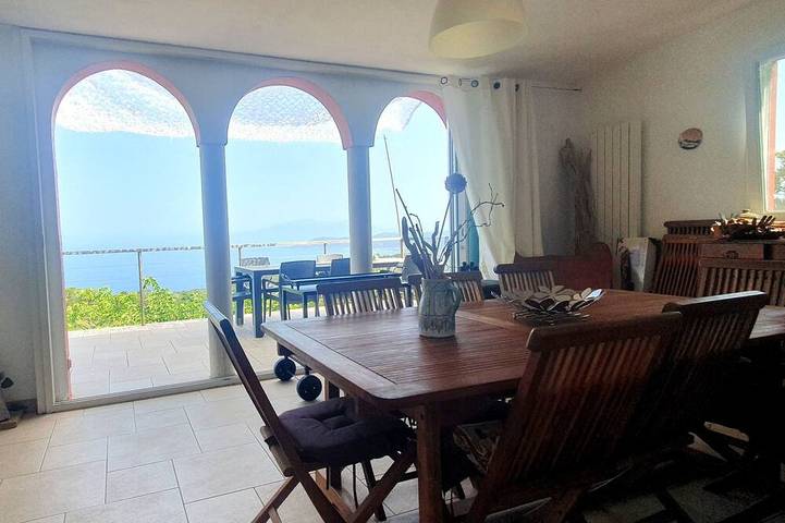 Ferienhaus für 12 Personen, mit Balkon und Whirlpool sowie Garten und Pool in Coti-Chiavari