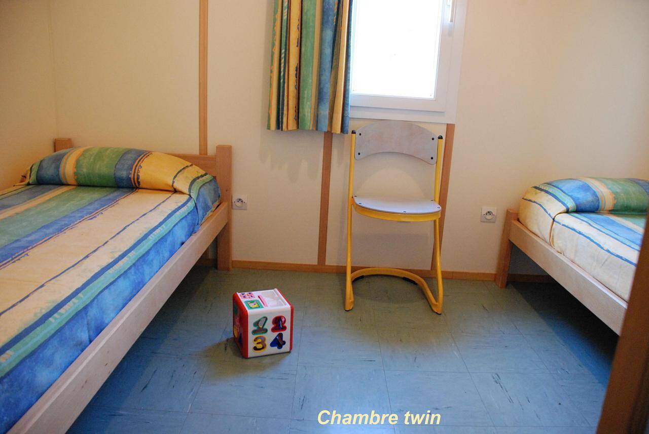 Chalet Lilas avec vue sur les montagnes, piscine partagée et Wi-Fi in Blavignac, Région de Mende