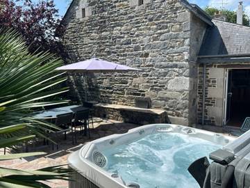 Gîte pour 8 personnes, avec sauna et terrasse ainsi que jardin et jacuzzi à Plourhan