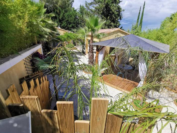 Maison de vacances pour 4 personnes, avec jacuzzi ainsi que jardin et piscine, adapté aux familles