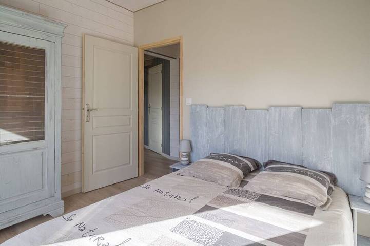 Location de vacances pour 10 personnes, avec Terrasse ainsi que Jardin et Piscine dans Port d'Hourtin - 3