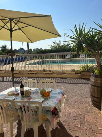 Gîte pour 4 personnes, avec jardin et piscine dans la Tamarissière