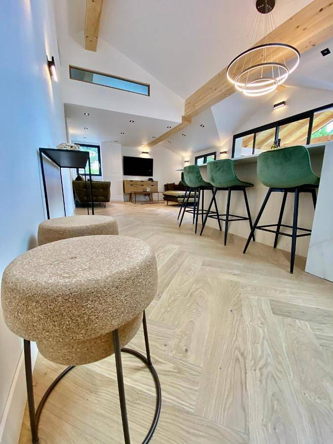 Gîte pour 8 personnes, avec vue ainsi que vue sur le lac et jardin dans Port d'Albigny - 4