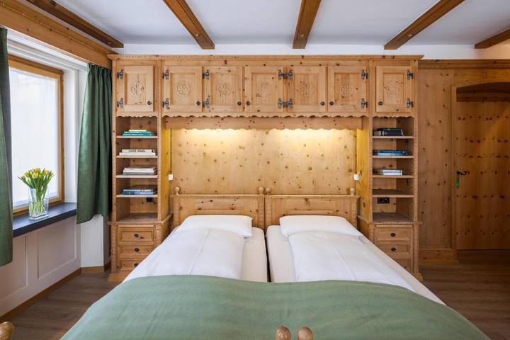 Hôtel pour 2 personnes, avec sauna ainsi que jardin et vue à Zernez