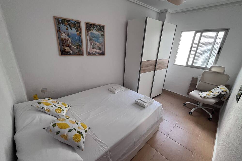 Apartamento entero, Luminoso piso en Ruzafa cerca del Roig Arena y Cac | Hasta 7 personas (1 baño) in Valencia City Centre, Valencia