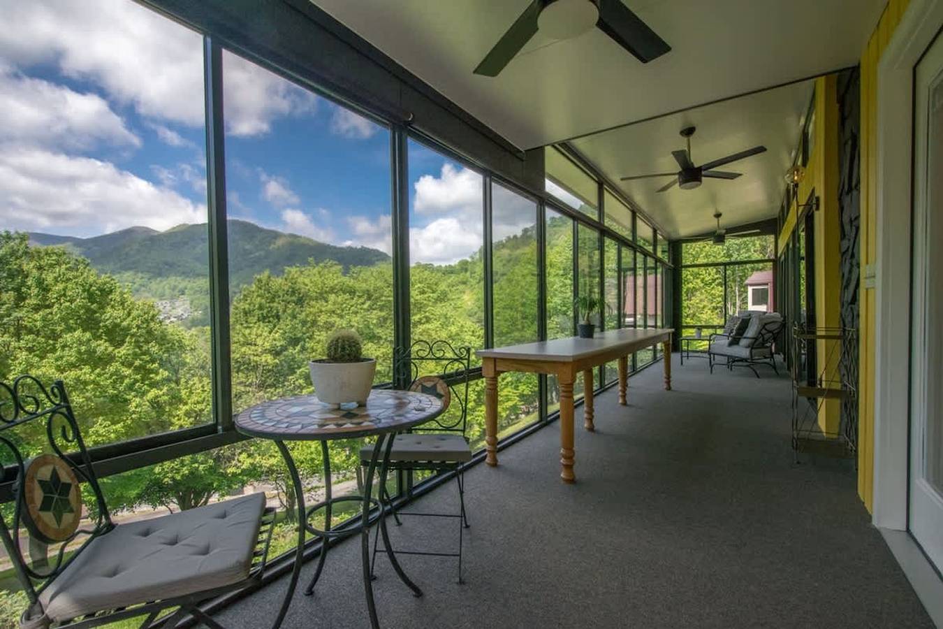 Mountain View 3Br w  Sunroom   Close  to Ski Trails in Blue Ridge Parkway, Maggie Valley