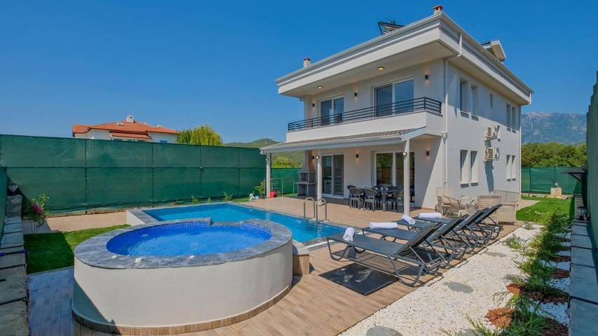 Villa pour 8 personnes, avec jardin ainsi que jacuzzi et piscine - 1