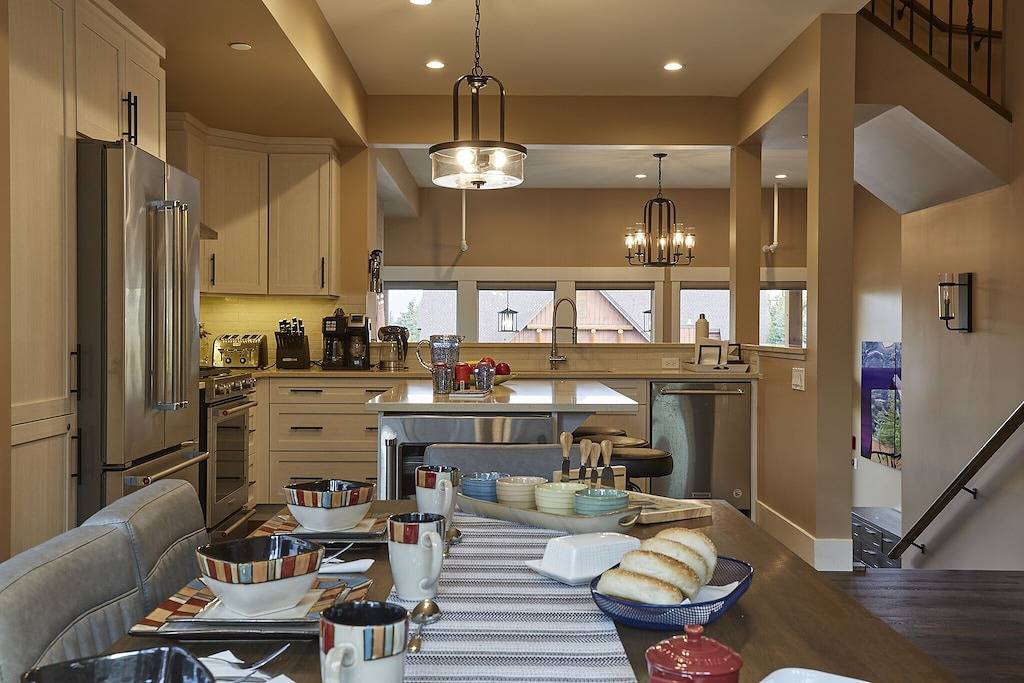 Bildende Kunst!Panorama Bergblick! Luxuriöse 5Brs / 4. 5Ba Townhome, Canmore für 12 in Canmore, Banff-Nationalpark