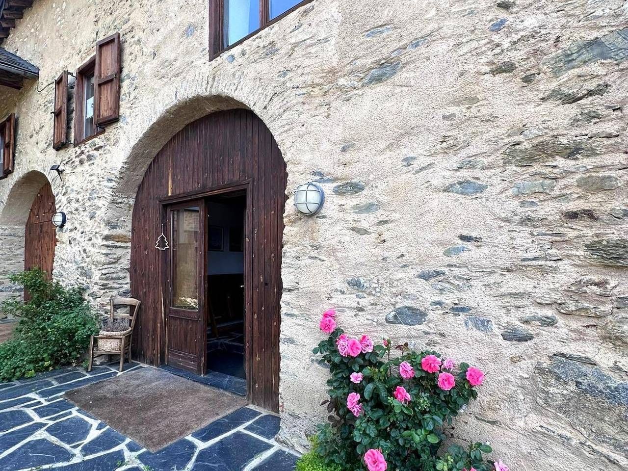 House 3 Bed S. Xviii Farmhouse, Fireplace, Garden & Bbq in Palau-de-Cerdagne, Prades region